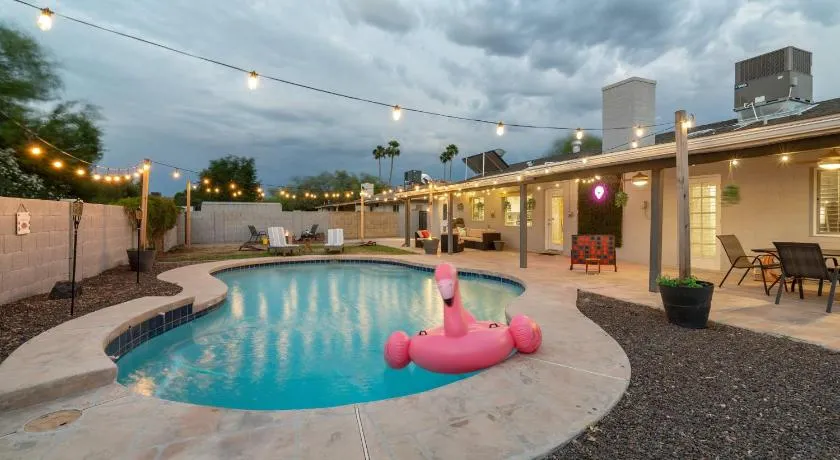 Spacious Scottsdale Getaway with Pool - Image 1