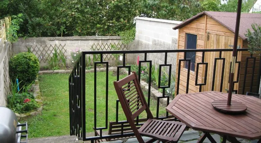 Spacious Quentoinise Town House - Image 1