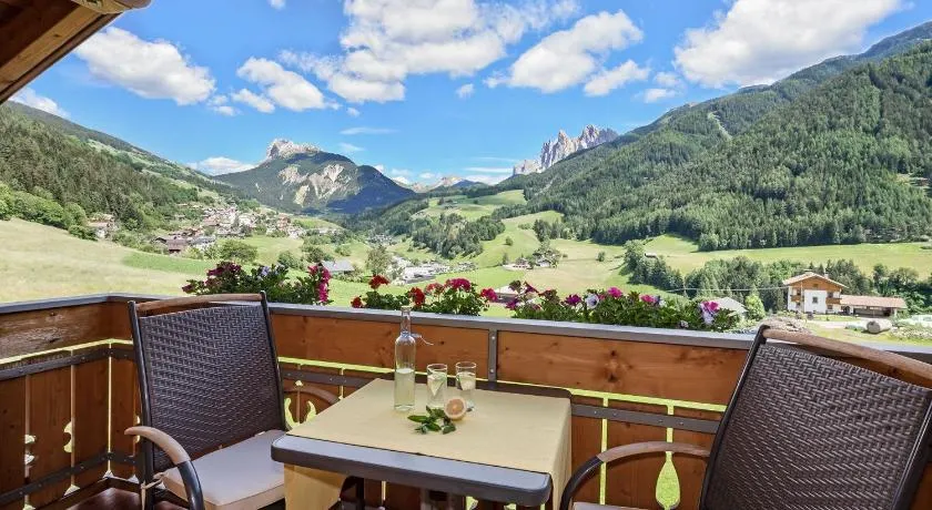 Ferienwohnung 'Bergblick - Lärche' mit Bergblick, Garten & WLAN - Image 1