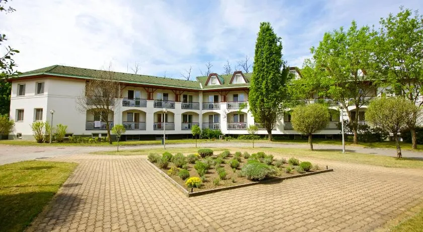 Auguszta Hotel - Image 1