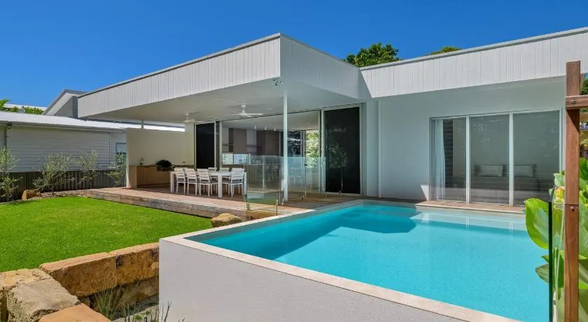 Navy'S By The Beach - Rainbow Shores. Pool. Walk to beach - Image 1