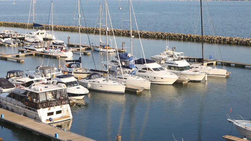 Les Bateaux - Frontline Views of Poole Quay from Balcony - Image 1