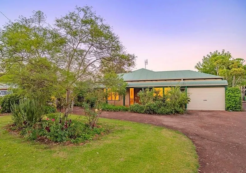 Hakea Haven - Family and Pet-Friendly Holiday Home - Image 1