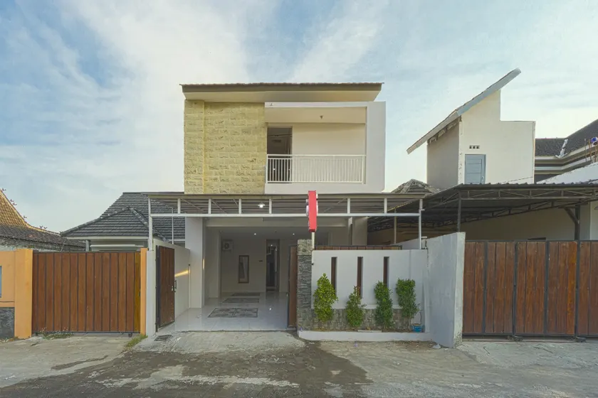 OYO 1542 Yessy Mansion - Image 1
