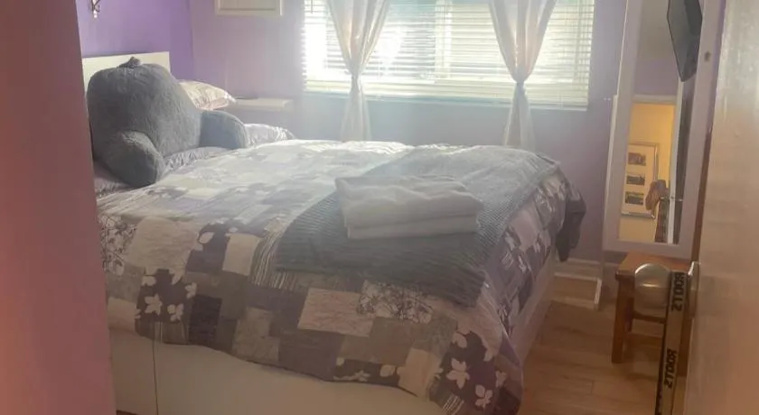 Welcoming homestay with relaxing private room - Image 1