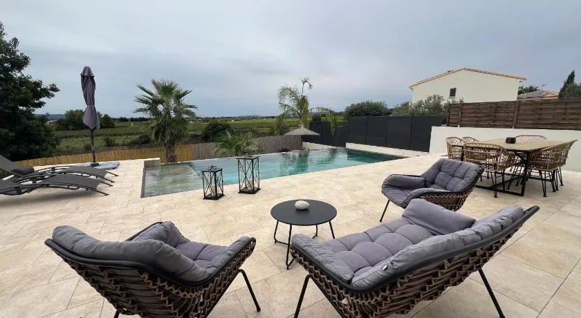 Villa piscine à débordement - Image 1