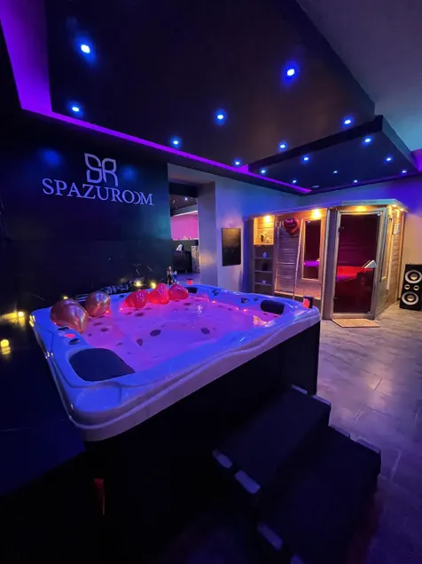 Spazuroom Luxury Suite - Image 1