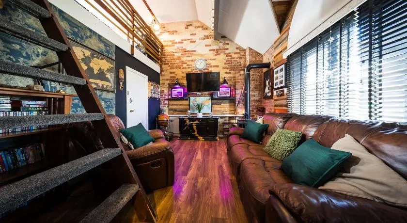 2 Independant Boutique Apartments one sleeps 2 the other sleeps 4, Meadowhall, Sheffield Arena, Free Parking - Image 1