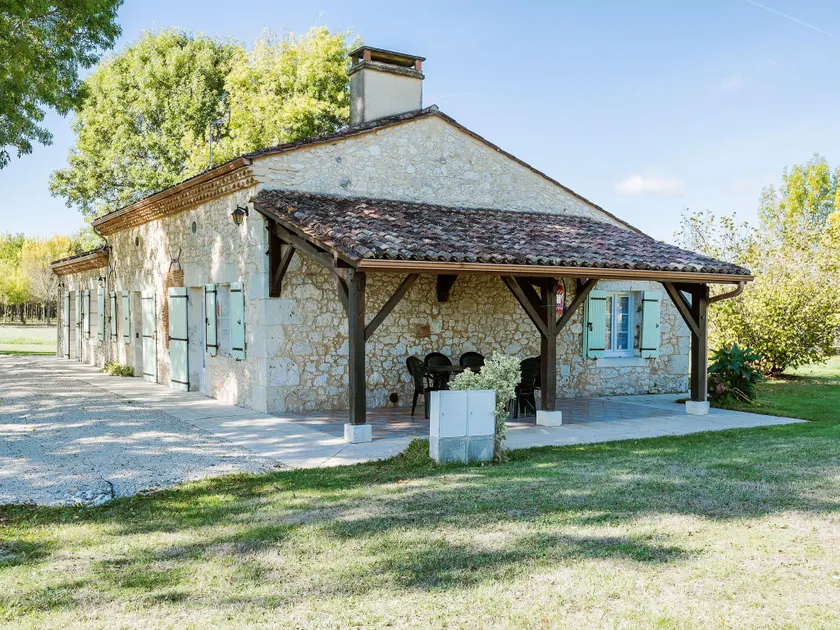 Spacious Holiday Home in Saint-Nexans with Terrace - Image 1