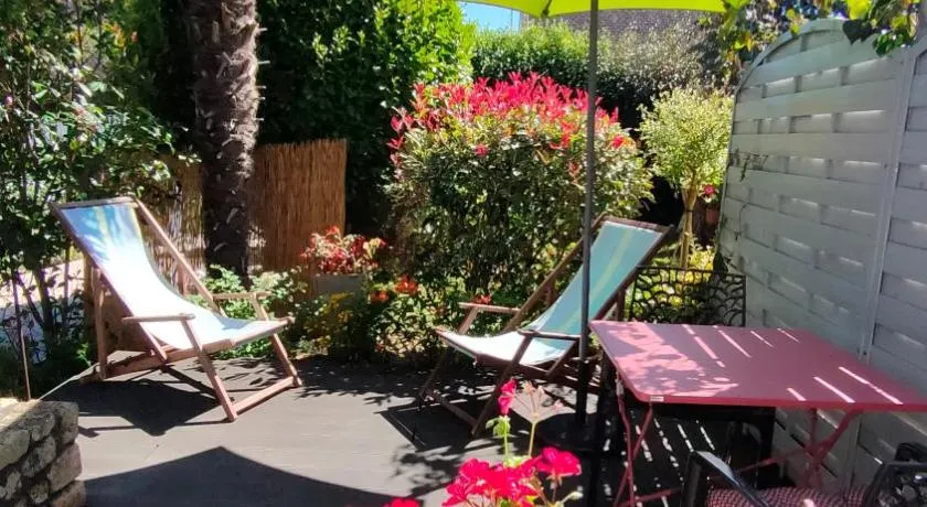 Studio vue sur jardin à 3 mn en voiture de la mer - Image 1