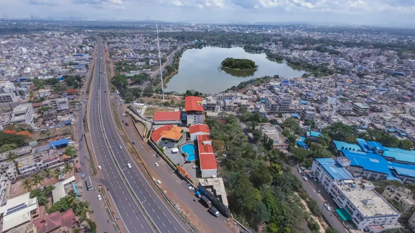 Hotel Mayura Presidency 10 kms from Belagavi Airport IXG - Image 1