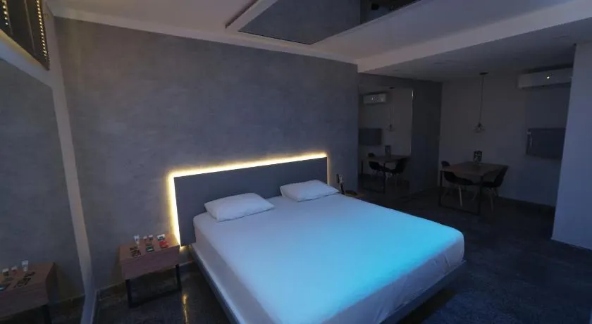 Paris Motel - Image 1