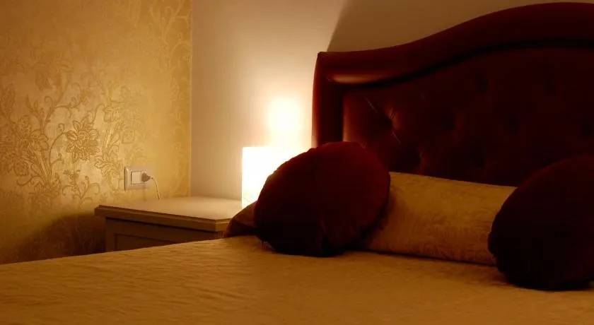 Cavour Luxury Rooms Catanzaro - Image 1