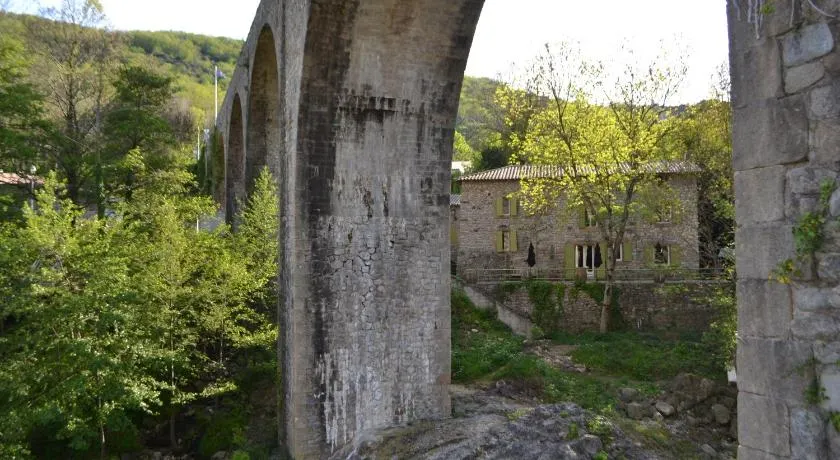 Maison Sous Le Pont - Image 1