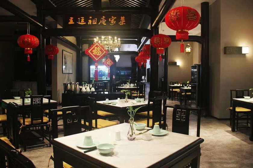 Xiaoxiang Royal Hotel - Image 1