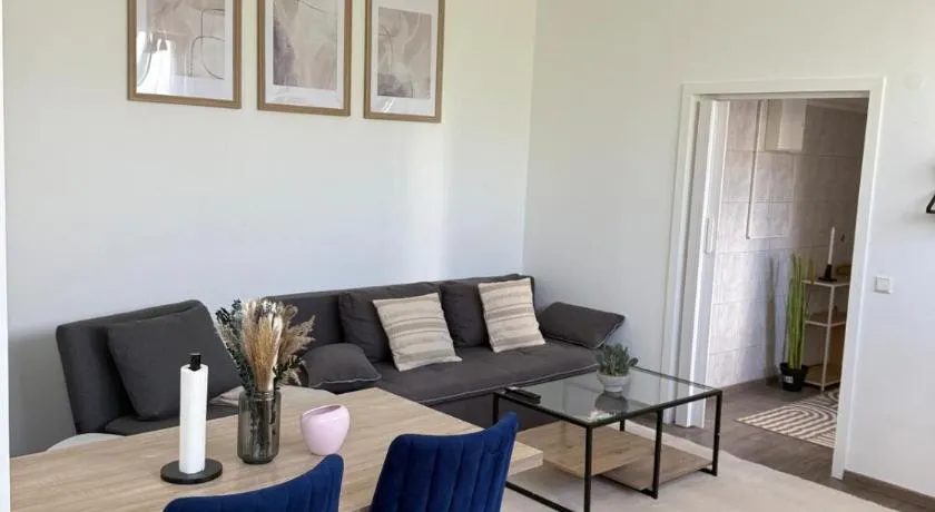 Modern Living - Im Grund - Image 1
