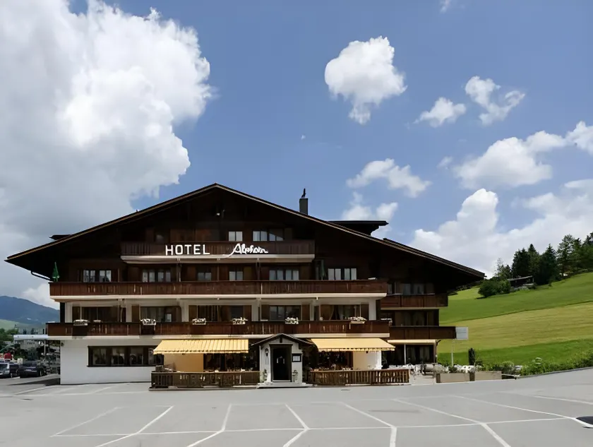 Hotel Alphorn - Image 1