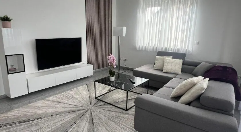 Moderne Wohnung für bis zu 8 Personen mit großem Balkon - Image 1