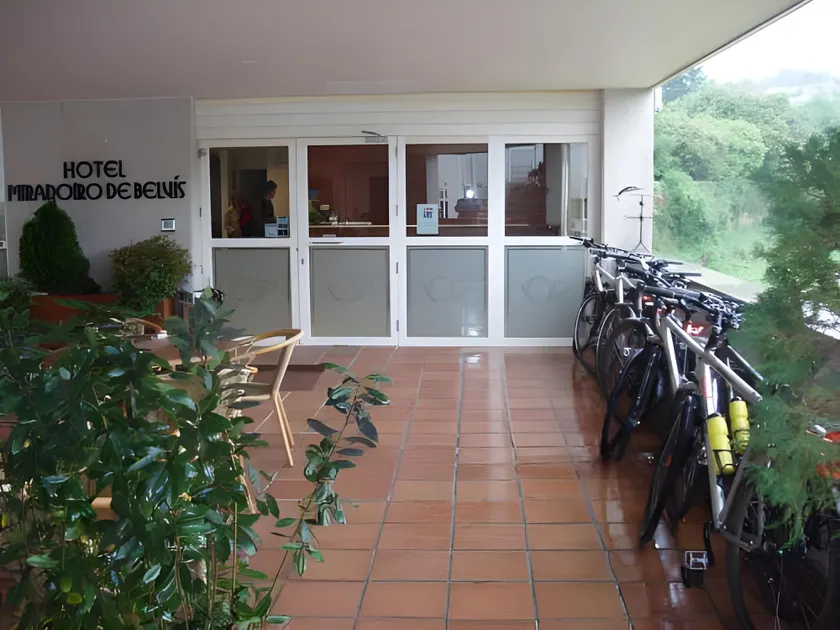Hotel Parking Miradoiro de Belvís - Image 1