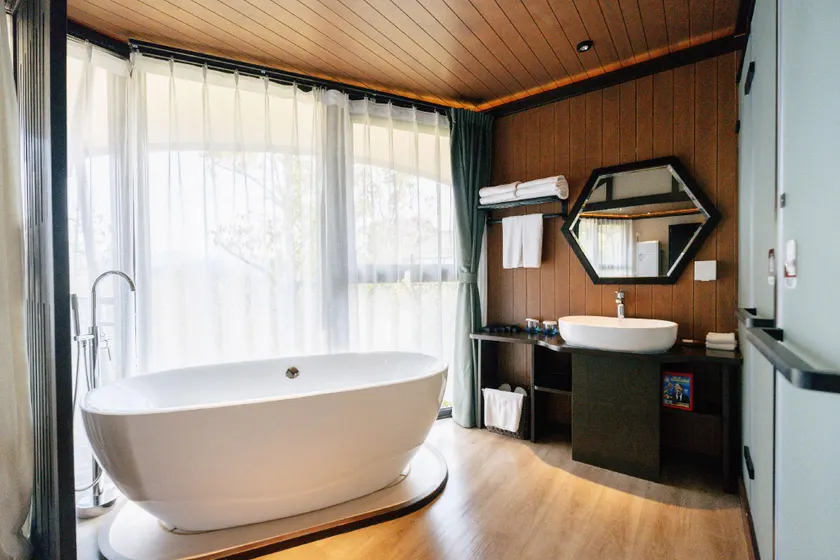 Taiping Lake Forest Chalet Hotel - Image 1