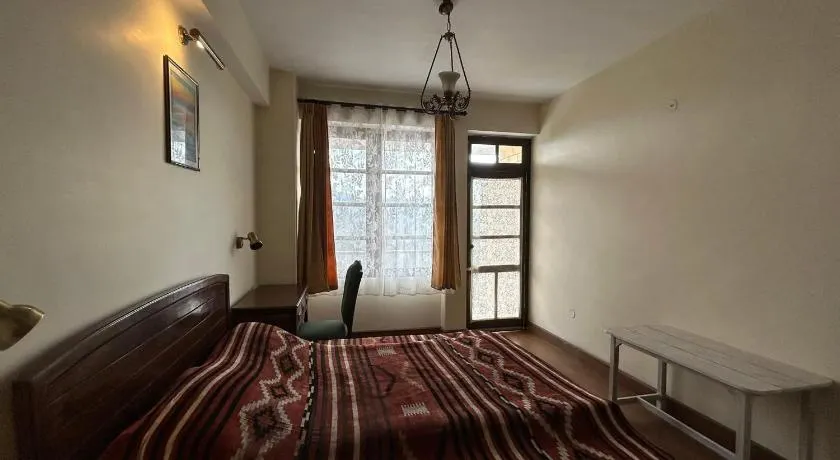 Lloyd's Vintage Home - Image 1