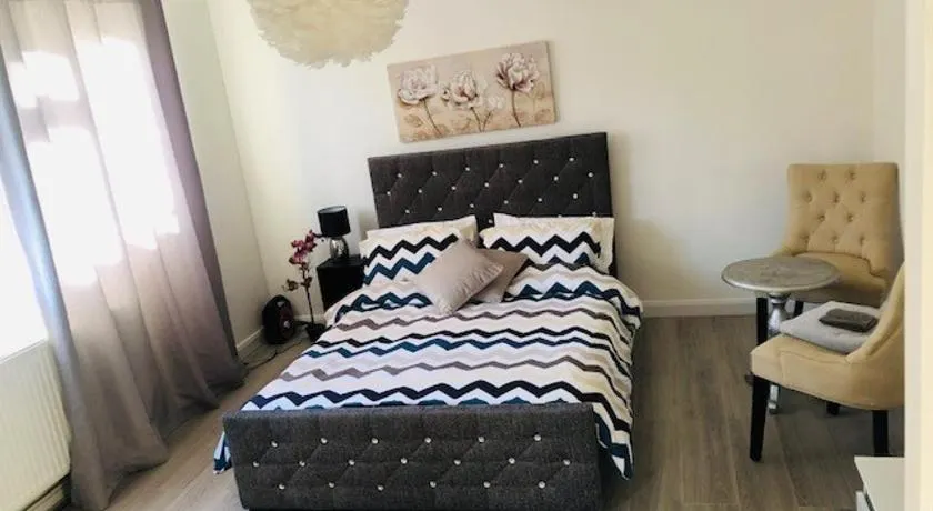Beautiful Large ROOM in London Flat - Image 1