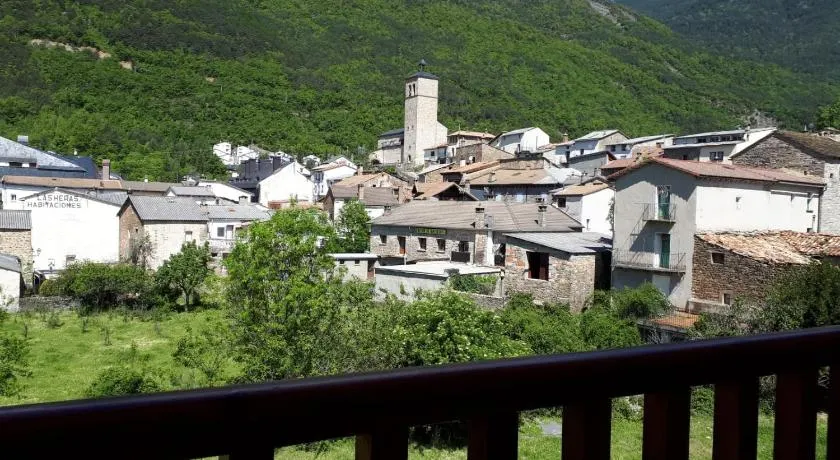 Cirjuana, casa en el centro con agradable jardín y barbacoa BY PIRINEOS 360 - Image 1