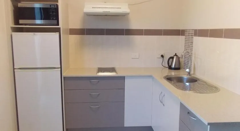 Emerald Executive Apartments - Image 1
