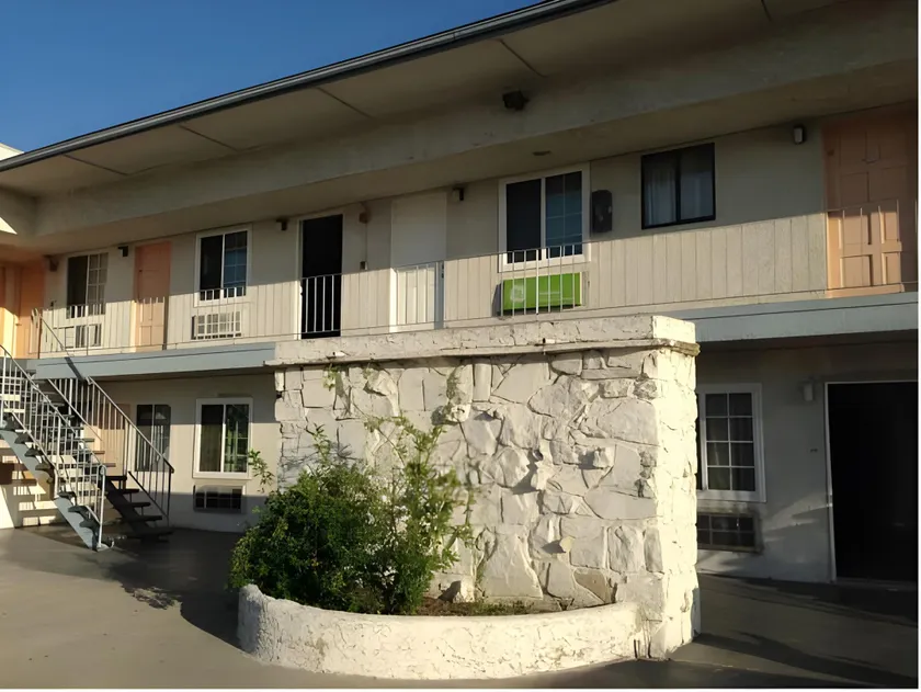 Economy Inn - Burbank Airport - Image 1
