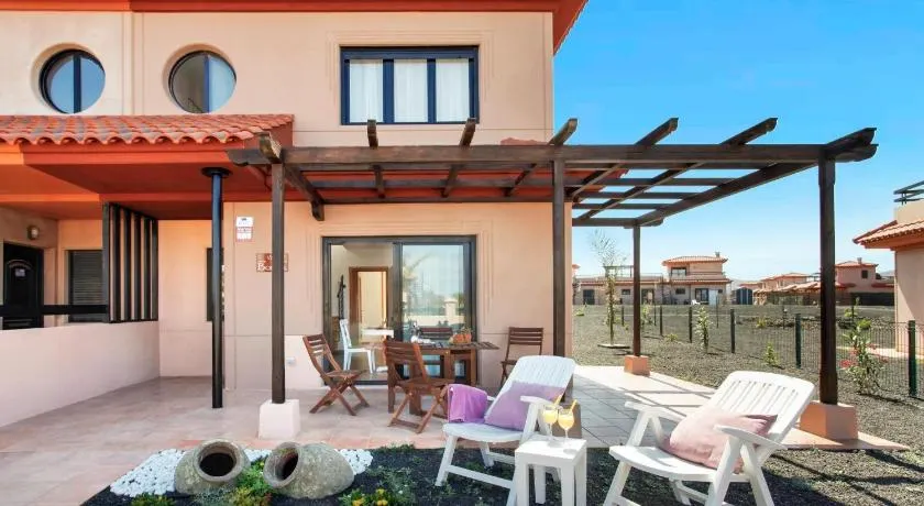 Appartamento con terrazza, piscina e giardino | Vista sul mare | Ideale per il telelavoro - Image 1