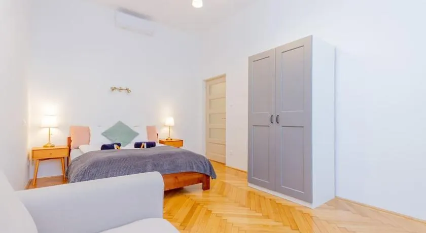 Bartók Boulevard Apartment by NW - Image 1