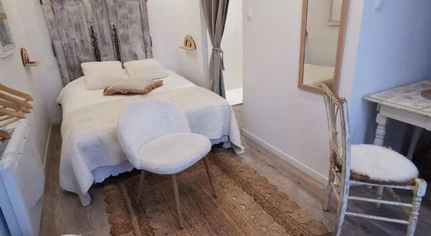 Au Poème du Chêne, Logement indépendant, Calme, Parking gratuit - Image 1