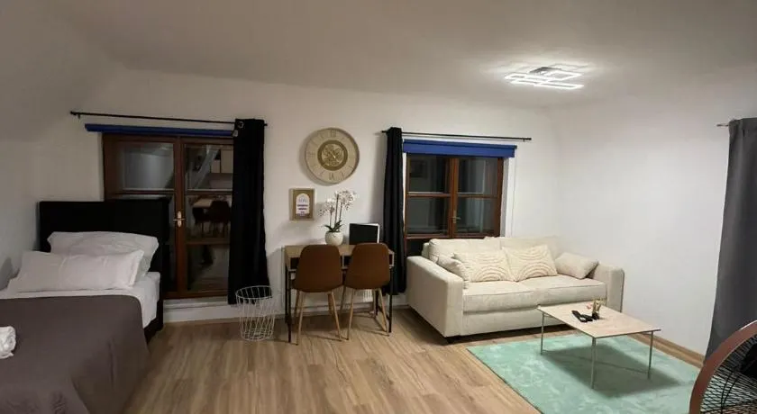 Spacious 80 m2 Apartment I 3 Rooms I Up to 8 Guests I Near Train Station - Image 1