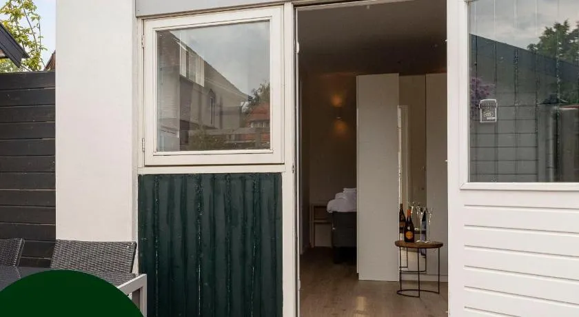 Studio Baarn with patio, airco, pantry, bedroom, bathroom, privacy - Amsterdam, Utrecht - Image 1
