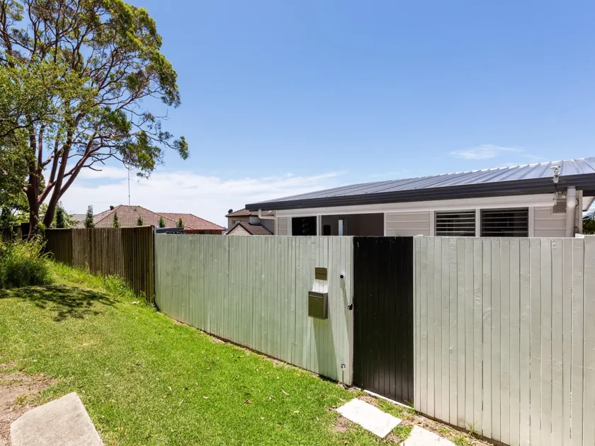Relaxing 2-Bed Home Close to Beaches and Parks - Image 1