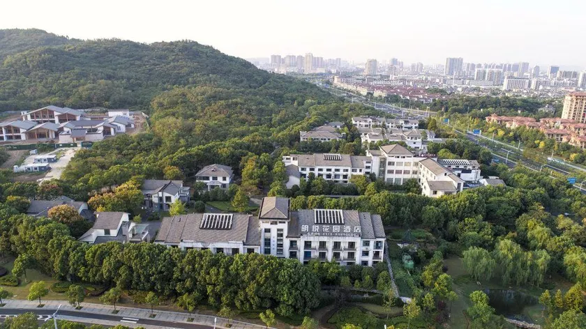 Mingyue Garden Hotel - Image 1