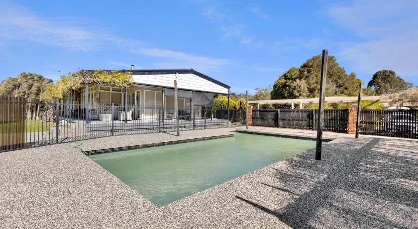 Chenu Lakeside Homestead - Image 1