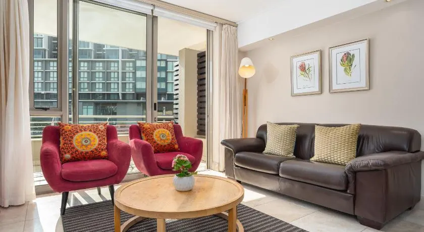 Canal Quays Apartments - Image 1
