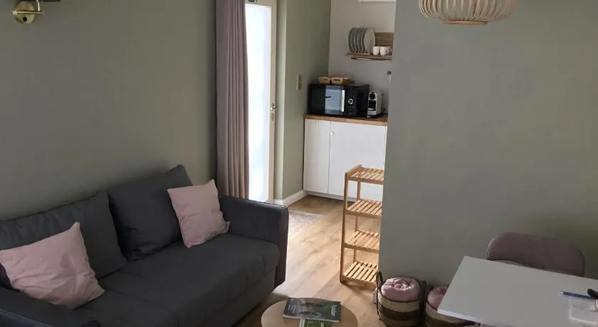 Gezellige studio met terras en gratis parking - Image 1