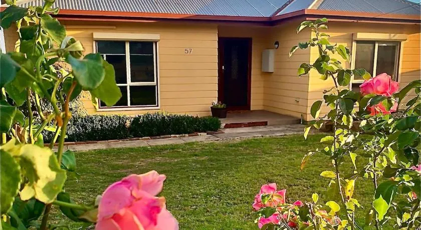 Rose Garden Retreat - Image 1