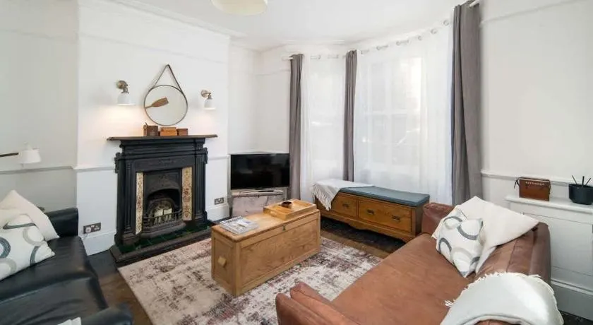 Westhill, Cowes Town House - Image 1