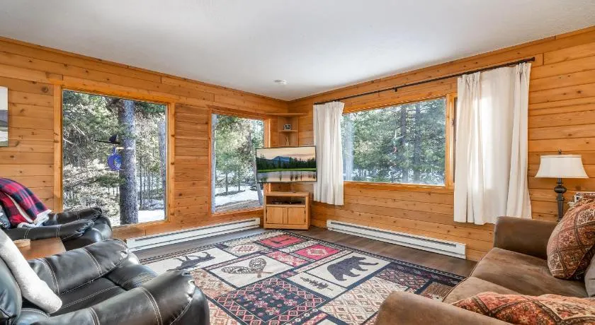 Shepherd Family Retreats- Moose - Image 1