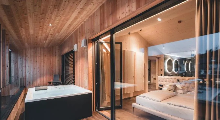 Luxury Spa Suite - Image 1