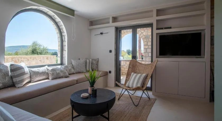 Archico - Image 1