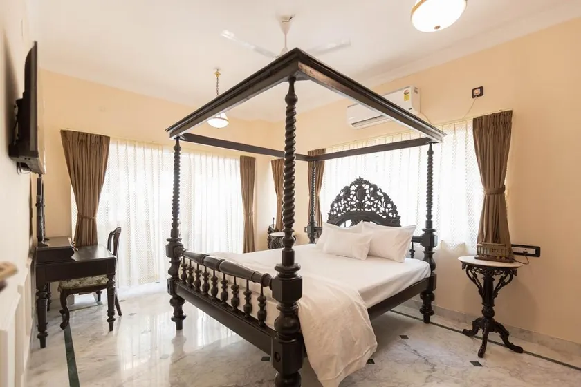 Zamindar Suite on Park St. - Image 1
