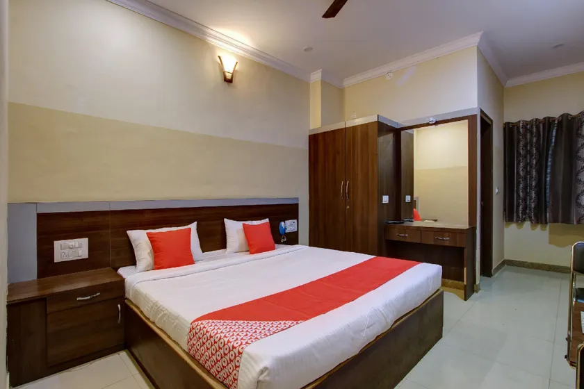 OYO 28094 Rathneshwari Residency - Image 1