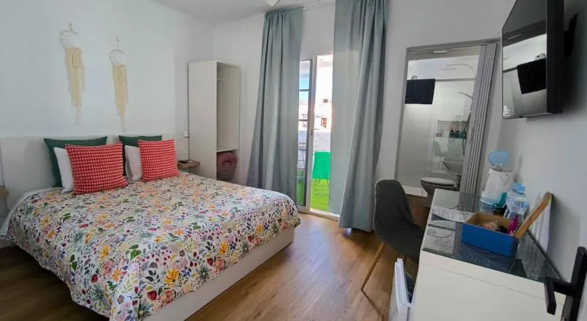 Paradise room near the beach - Image 1