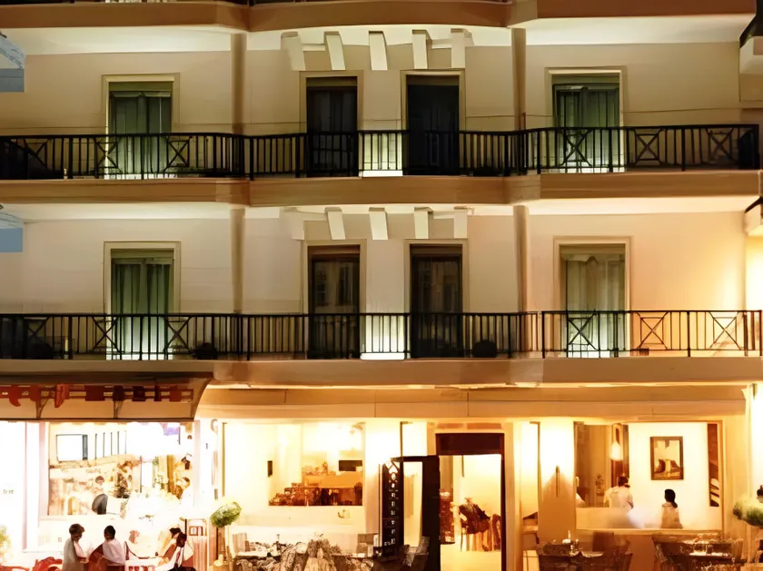 Central Hotel - Image 1
