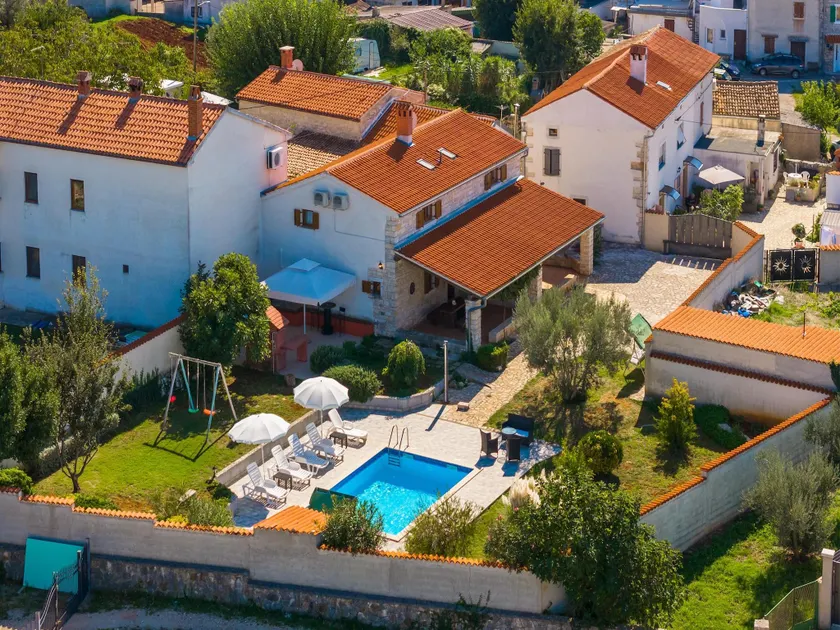 Holiday Home in egoti i with Private Pool - Image 1