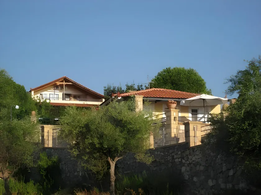 Alexandros Beachfront Apartments near Petalidi with Private Sunbeds & Sea View - Image 1